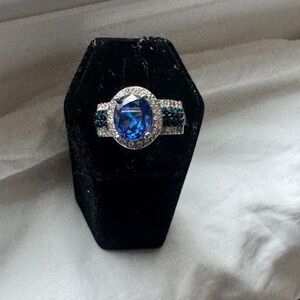 GLAMOUR ENGAGEMENT RING SIZE 6